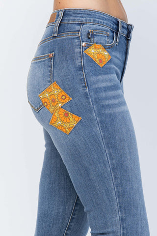 Judy Blue Reg/Plus Mid Rise 70's Fall Patch Skinny Jeans