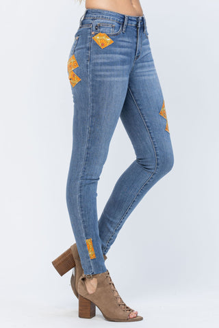 Judy Blue Reg/Plus Mid Rise 70's Fall Patch Skinny Jeans